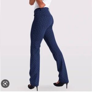 EXCELLENT CONDITION WOMEN’S SMALL BLUE/GRAY CHECKED BETABRAND BOOTCUT YOGA PANTS